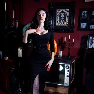 Glamour Ghoul Gown - Vampira® by La Femme En Noir